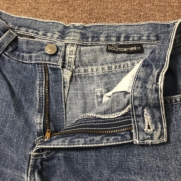 Shorts - Picture 6 of 7